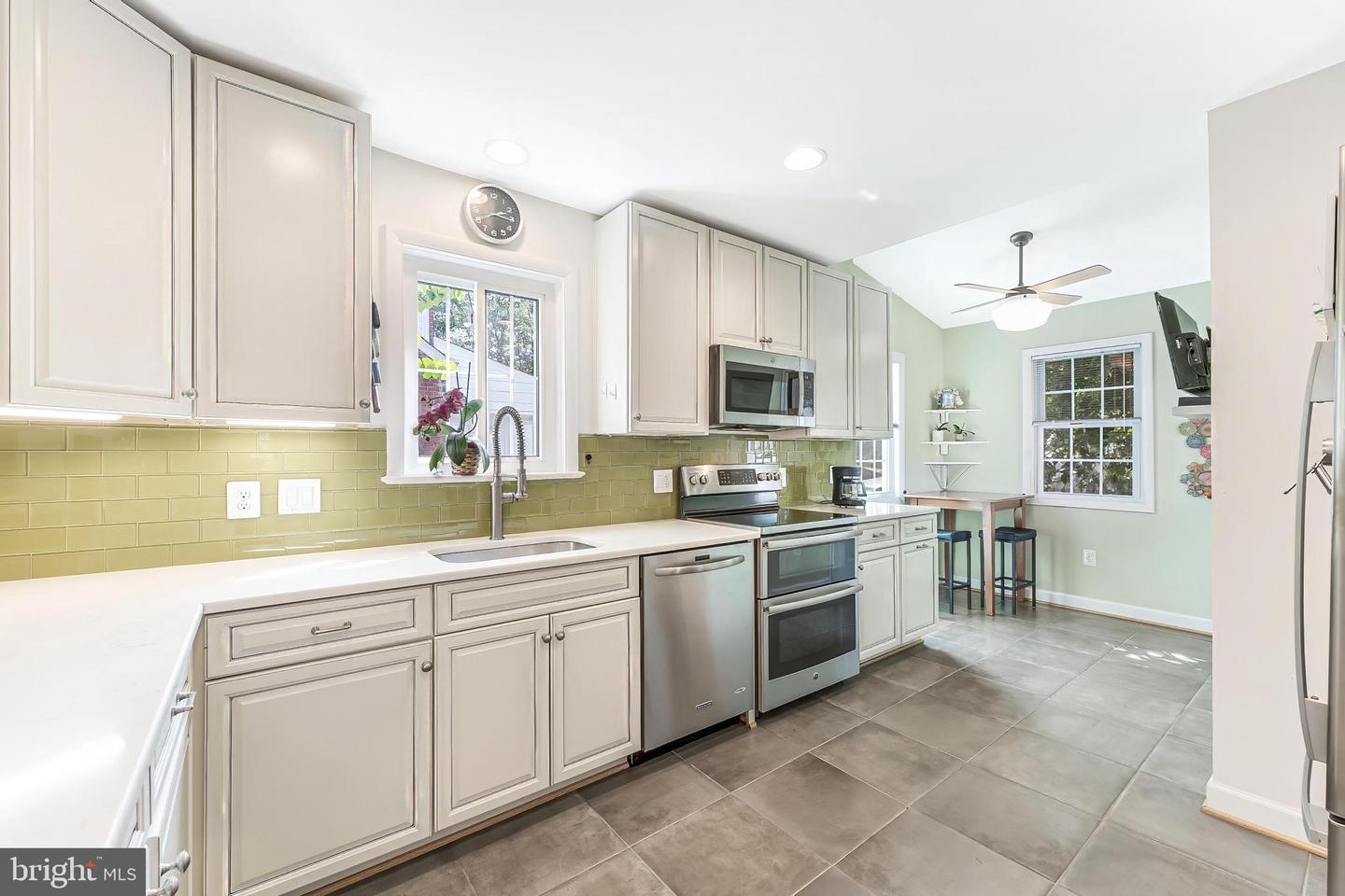 2532 N GLEBE RD N, ARLINGTON, Virginia 22207, 4 Bedrooms Bedrooms, ,3 BathroomsBathrooms,Residential,For sale,2532 N GLEBE RD N,VAAR2063450 MLS # VAAR2063450