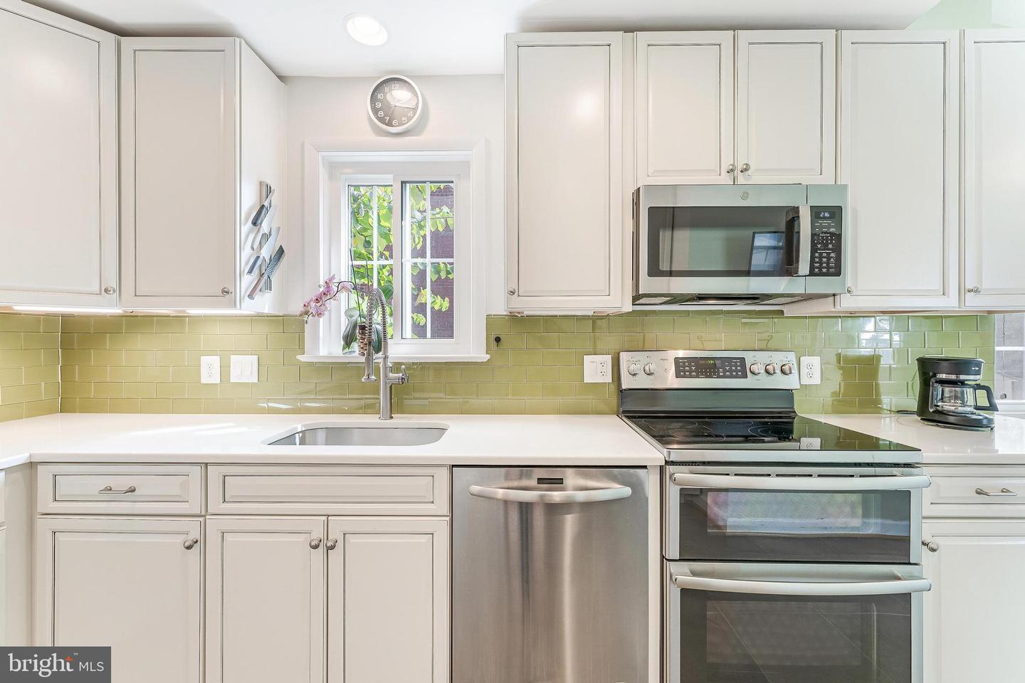 2532 N GLEBE RD N, ARLINGTON, Virginia 22207, 4 Bedrooms Bedrooms, ,3 BathroomsBathrooms,Residential,For sale,2532 N GLEBE RD N,VAAR2063450 MLS # VAAR2063450