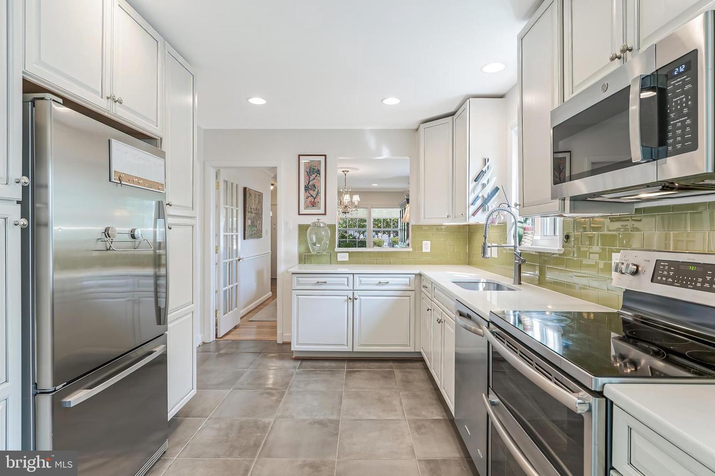 2532 N GLEBE RD N, ARLINGTON, Virginia 22207, 4 Bedrooms Bedrooms, ,3 BathroomsBathrooms,Residential,For sale,2532 N GLEBE RD N,VAAR2063450 MLS # VAAR2063450