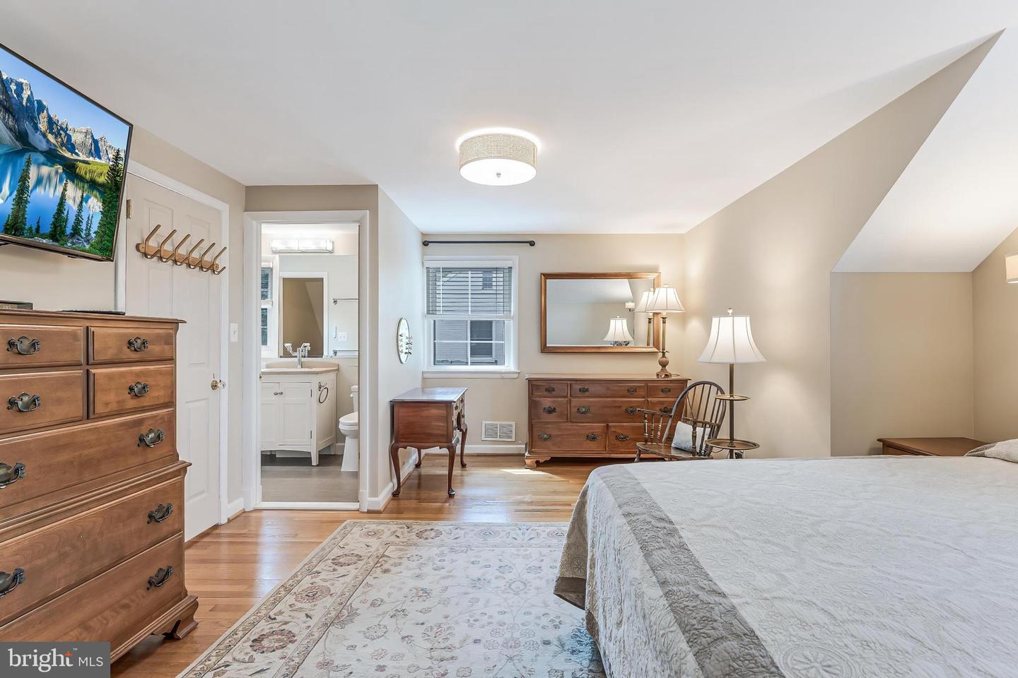 2532 N GLEBE RD N, ARLINGTON, Virginia 22207, 4 Bedrooms Bedrooms, ,3 BathroomsBathrooms,Residential,For sale,2532 N GLEBE RD N,VAAR2063450 MLS # VAAR2063450