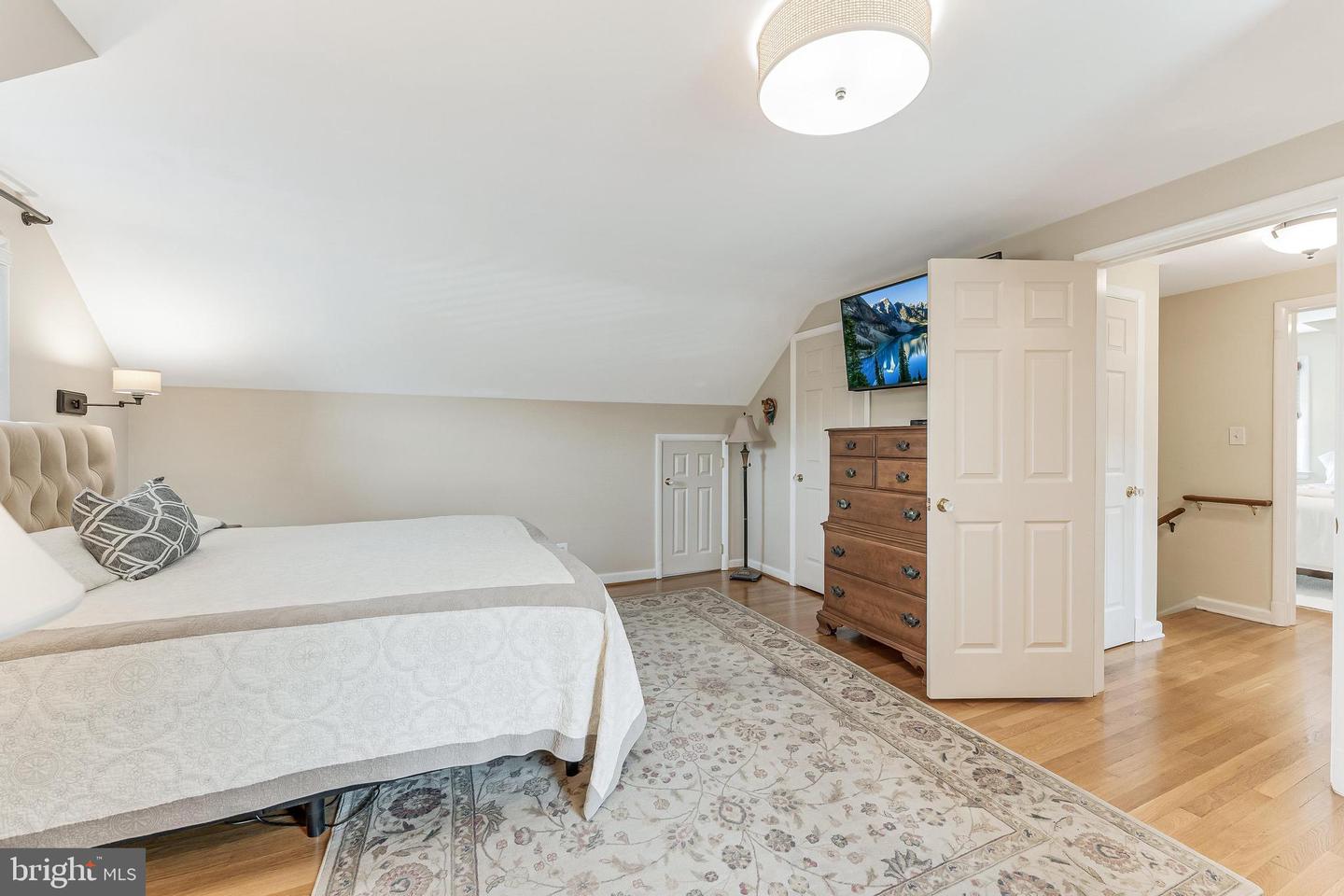 2532 N GLEBE RD N, ARLINGTON, Virginia 22207, 4 Bedrooms Bedrooms, ,3 BathroomsBathrooms,Residential,For sale,2532 N GLEBE RD N,VAAR2063450 MLS # VAAR2063450