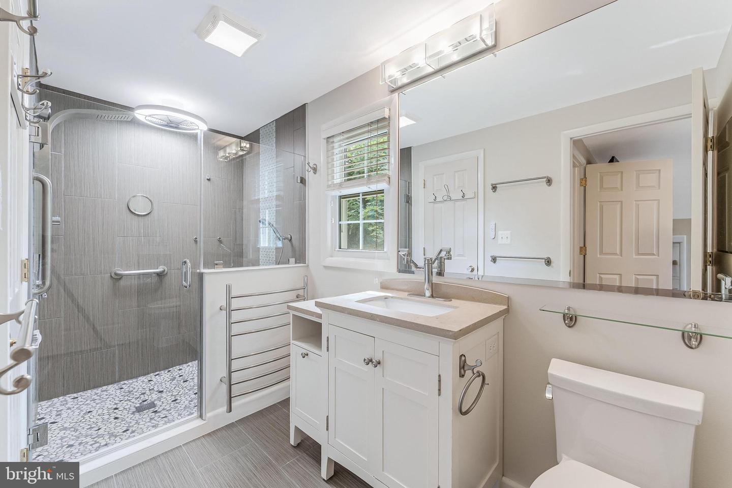 2532 N GLEBE RD N, ARLINGTON, Virginia 22207, 4 Bedrooms Bedrooms, ,3 BathroomsBathrooms,Residential,For sale,2532 N GLEBE RD N,VAAR2063450 MLS # VAAR2063450
