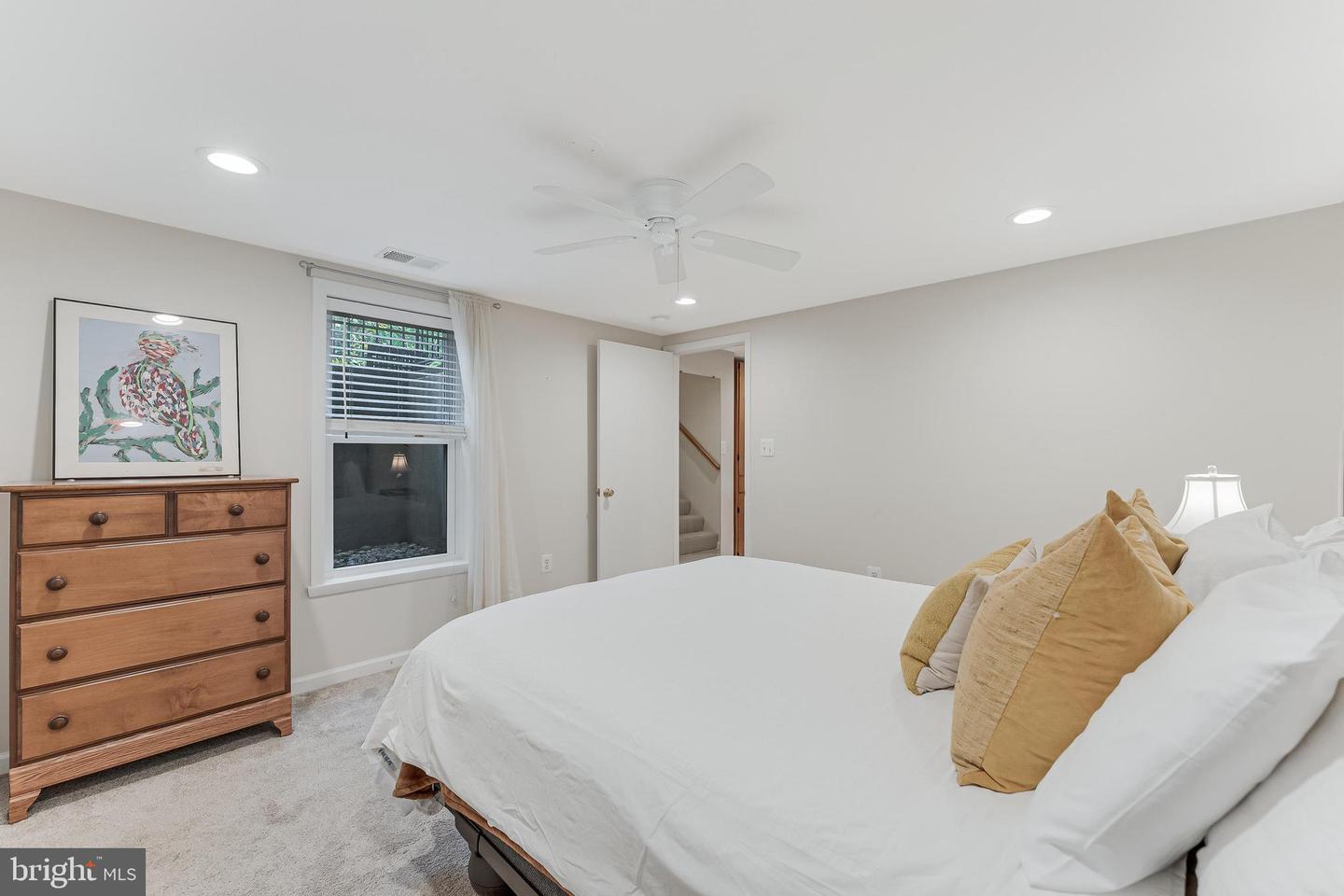 2532 N GLEBE RD N, ARLINGTON, Virginia 22207, 4 Bedrooms Bedrooms, ,3 BathroomsBathrooms,Residential,For sale,2532 N GLEBE RD N,VAAR2063450 MLS # VAAR2063450