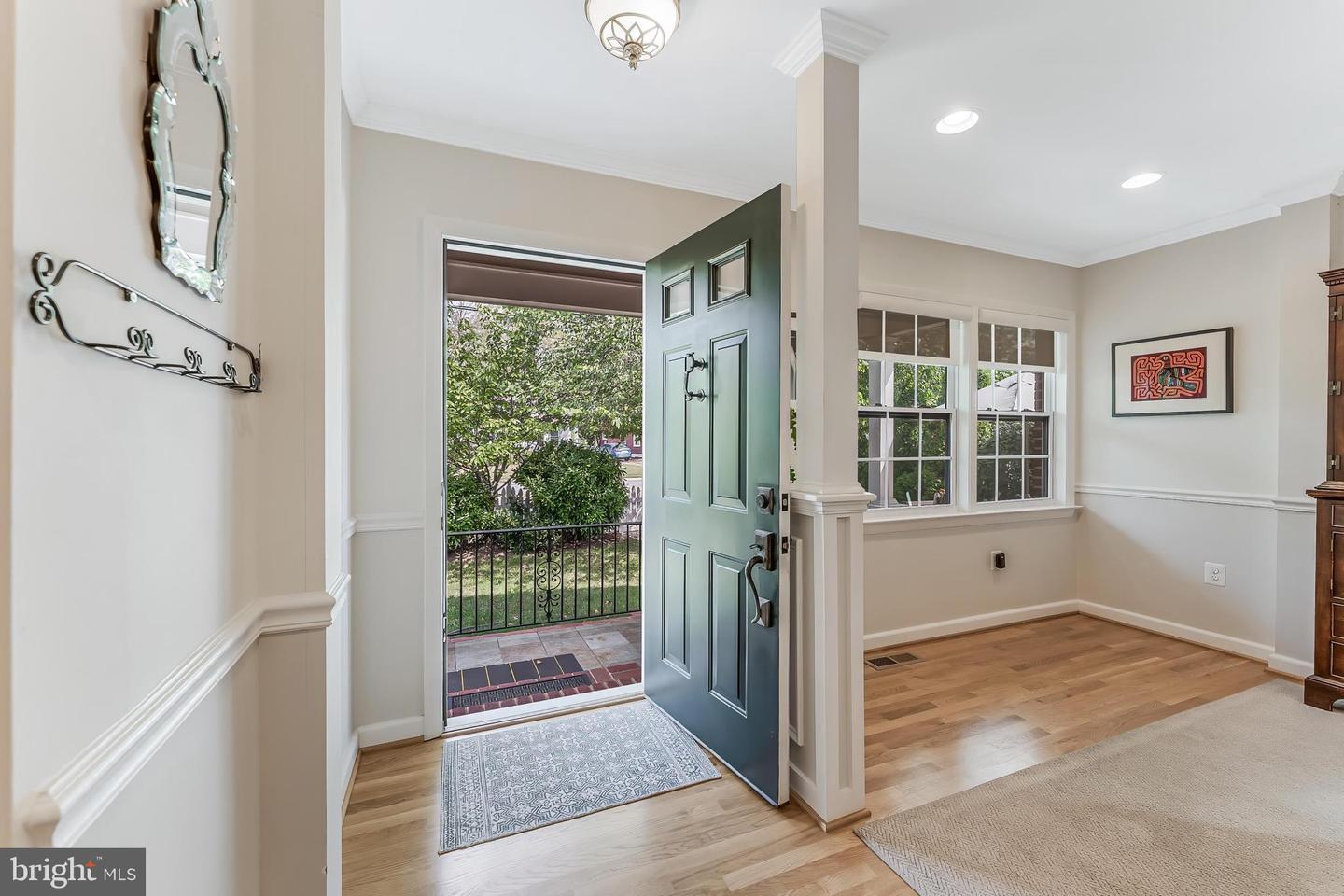 2532 N GLEBE RD N, ARLINGTON, Virginia 22207, 4 Bedrooms Bedrooms, ,3 BathroomsBathrooms,Residential,For sale,2532 N GLEBE RD N,VAAR2063450 MLS # VAAR2063450