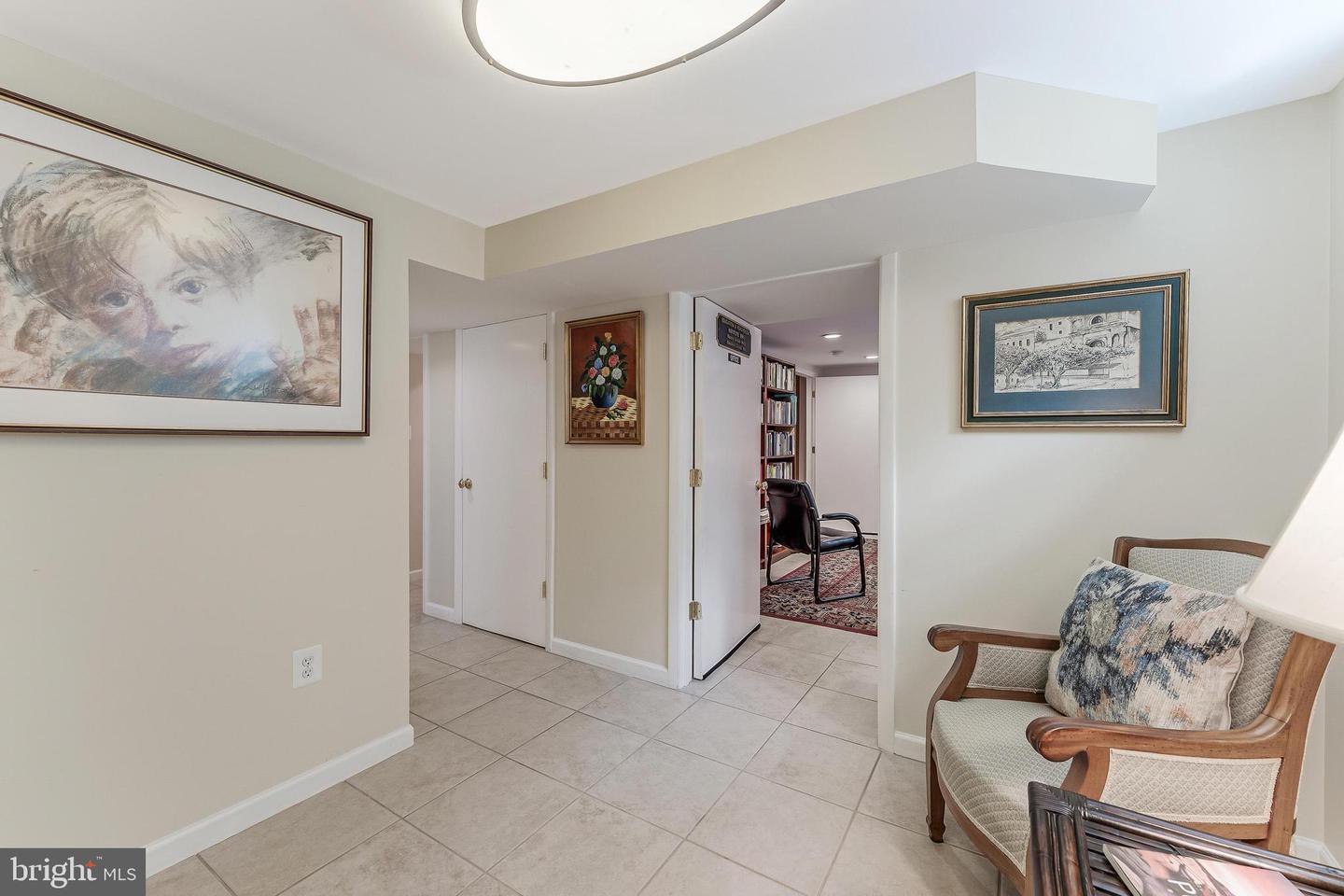 2532 N GLEBE RD N, ARLINGTON, Virginia 22207, 4 Bedrooms Bedrooms, ,3 BathroomsBathrooms,Residential,For sale,2532 N GLEBE RD N,VAAR2063450 MLS # VAAR2063450