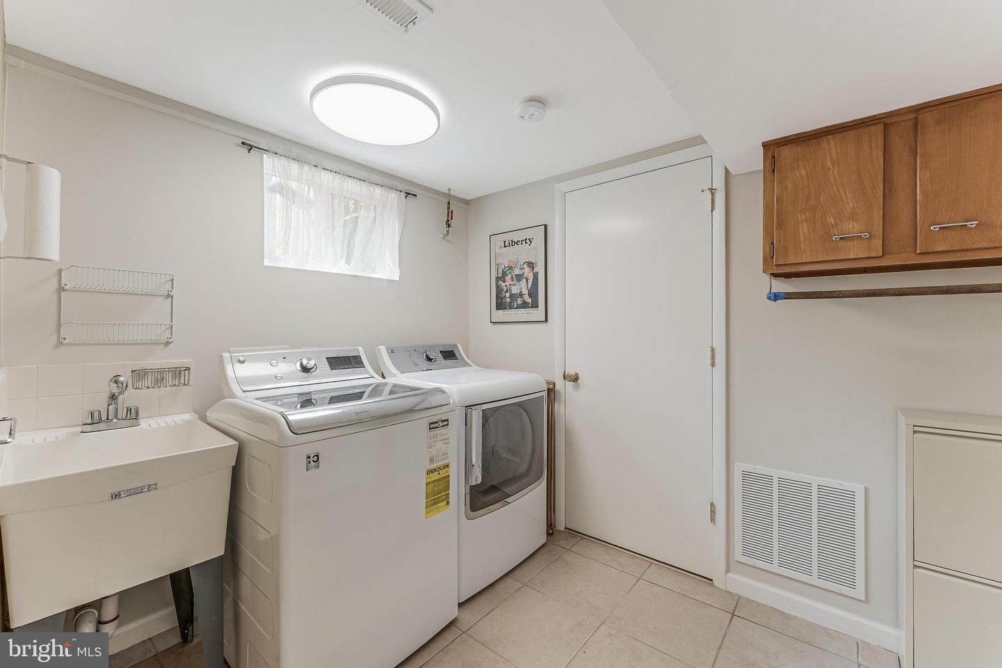 2532 N GLEBE RD N, ARLINGTON, Virginia 22207, 4 Bedrooms Bedrooms, ,3 BathroomsBathrooms,Residential,For sale,2532 N GLEBE RD N,VAAR2063450 MLS # VAAR2063450