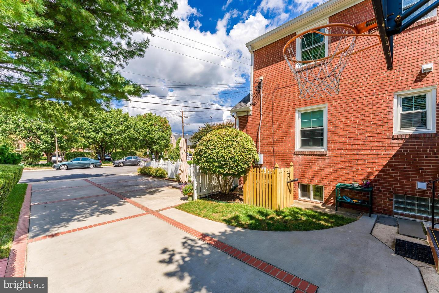 2532 N GLEBE RD N, ARLINGTON, Virginia 22207, 4 Bedrooms Bedrooms, ,3 BathroomsBathrooms,Residential,For sale,2532 N GLEBE RD N,VAAR2063450 MLS # VAAR2063450