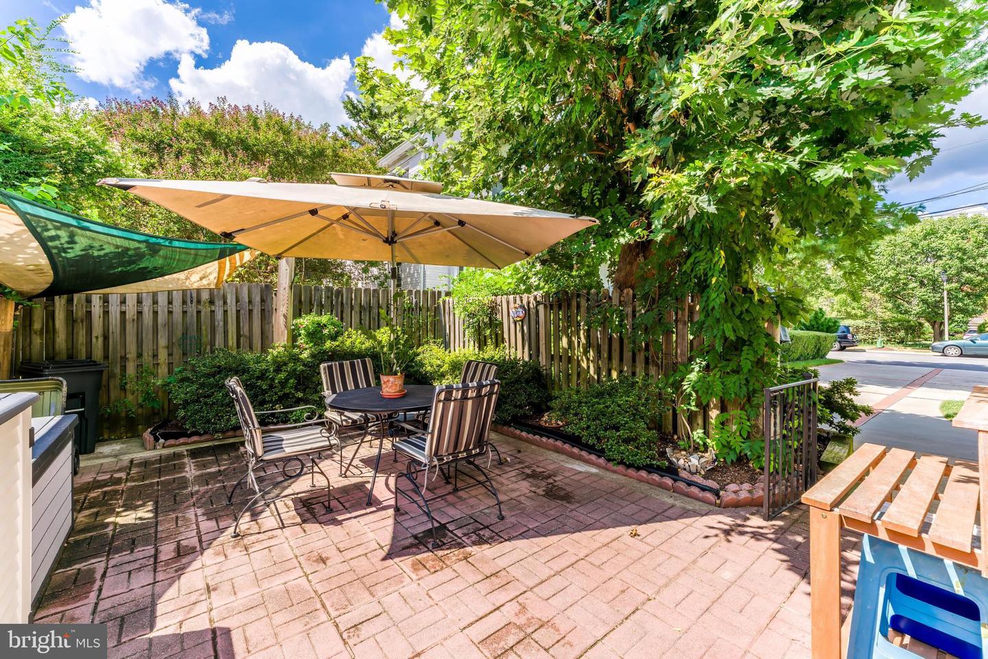 2532 N GLEBE RD N, ARLINGTON, Virginia 22207, 4 Bedrooms Bedrooms, ,3 BathroomsBathrooms,Residential,For sale,2532 N GLEBE RD N,VAAR2063450 MLS # VAAR2063450