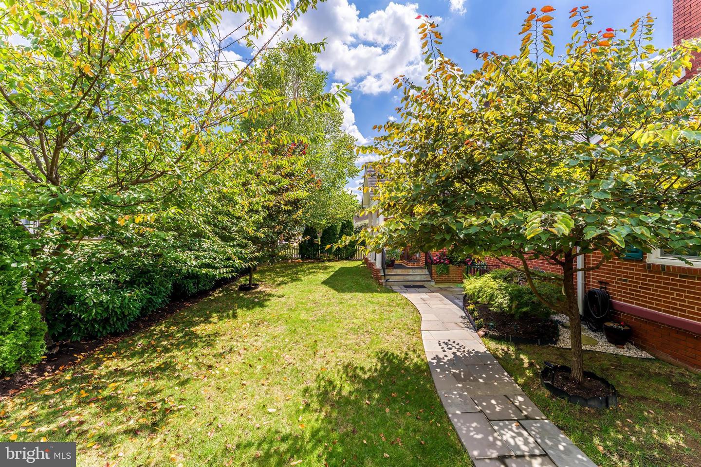 2532 N GLEBE RD N, ARLINGTON, Virginia 22207, 4 Bedrooms Bedrooms, ,3 BathroomsBathrooms,Residential,For sale,2532 N GLEBE RD N,VAAR2063450 MLS # VAAR2063450