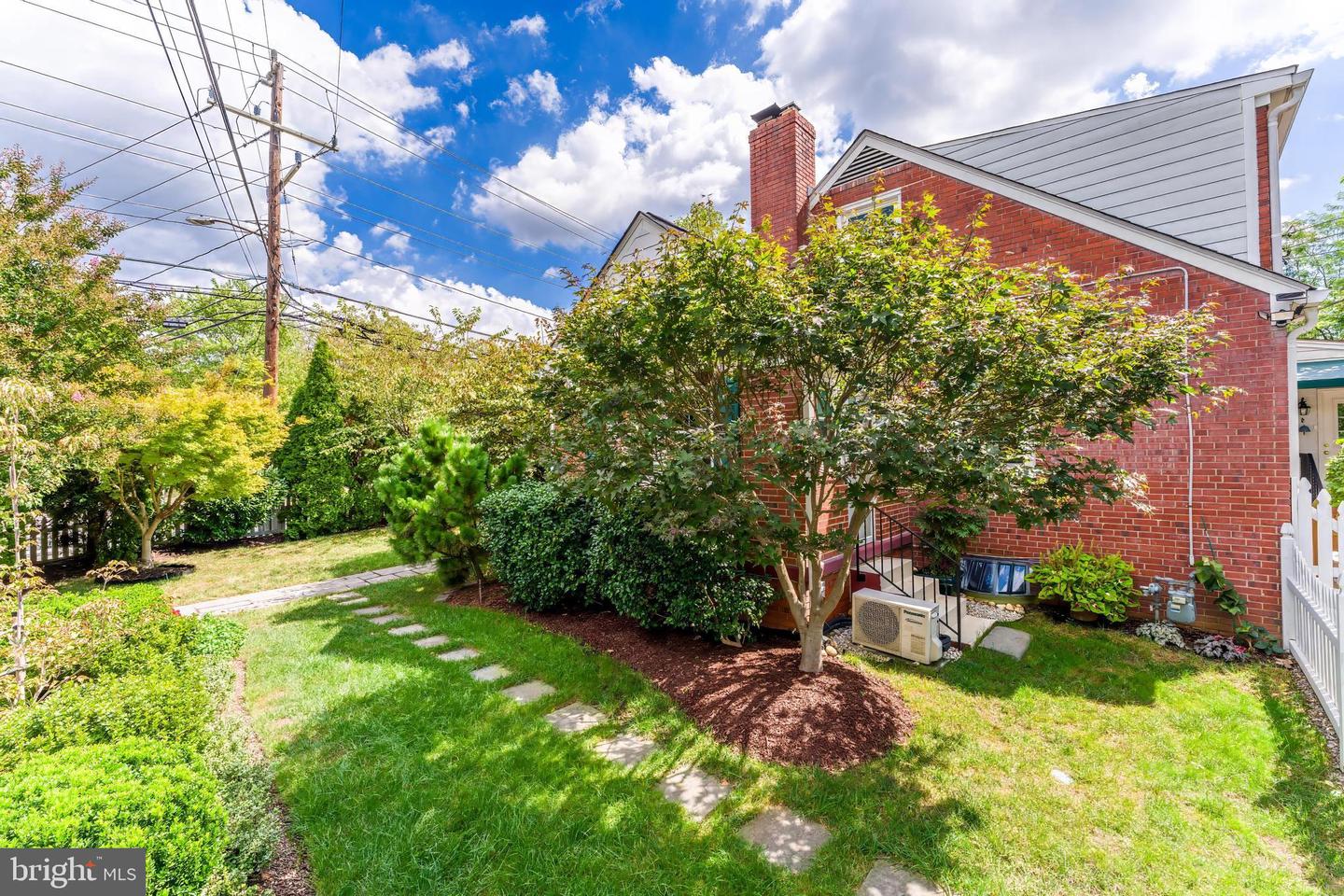 2532 N GLEBE RD N, ARLINGTON, Virginia 22207, 4 Bedrooms Bedrooms, ,3 BathroomsBathrooms,Residential,For sale,2532 N GLEBE RD N,VAAR2063450 MLS # VAAR2063450