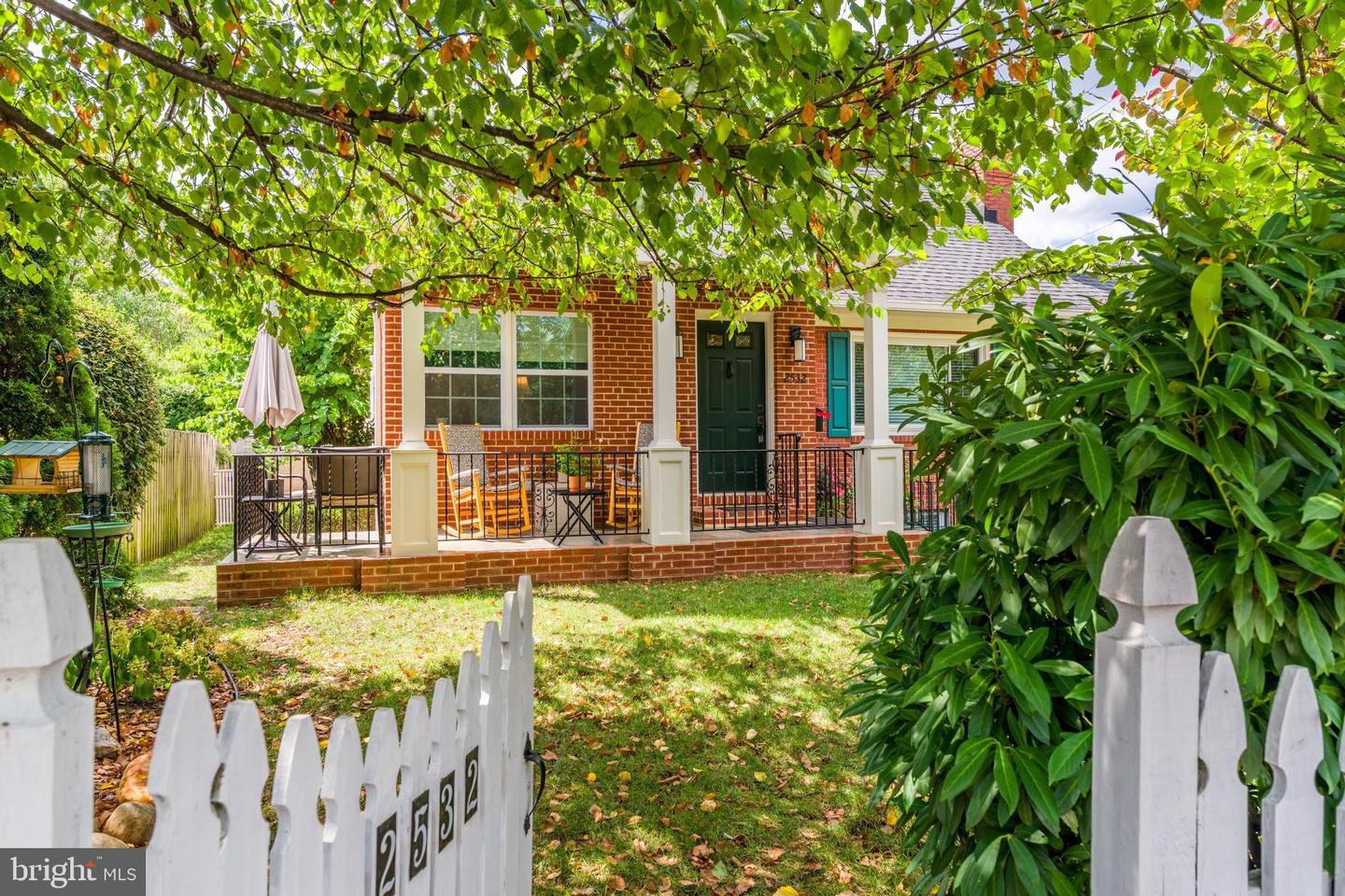 2532 N GLEBE RD N, ARLINGTON, Virginia 22207, 4 Bedrooms Bedrooms, ,3 BathroomsBathrooms,Residential,For sale,2532 N GLEBE RD N,VAAR2063450 MLS # VAAR2063450