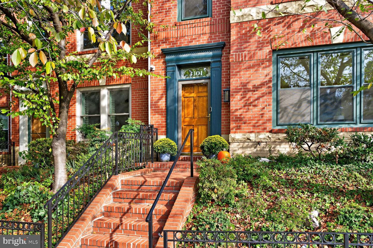 3301 WASHINGTON BLVD, ARLINGTON, Virginia 22201, 4 Bedrooms Bedrooms, ,3 BathroomsBathrooms,Residential,For sale,3301 WASHINGTON BLVD,VAAR2063482 MLS # VAAR2063482