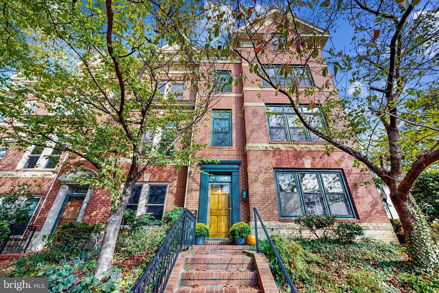3301 WASHINGTON BLVD, ARLINGTON, Virginia 22201, 4 Bedrooms Bedrooms, ,3 BathroomsBathrooms,Residential,For sale,3301 WASHINGTON BLVD,VAAR2063482 MLS # VAAR2063482