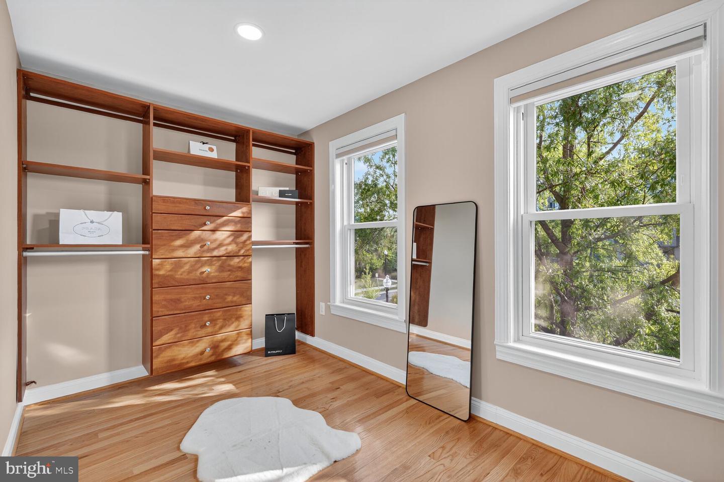 3301 WASHINGTON BLVD, ARLINGTON, Virginia 22201, 4 Bedrooms Bedrooms, ,3 BathroomsBathrooms,Residential,For sale,3301 WASHINGTON BLVD,VAAR2063482 MLS # VAAR2063482