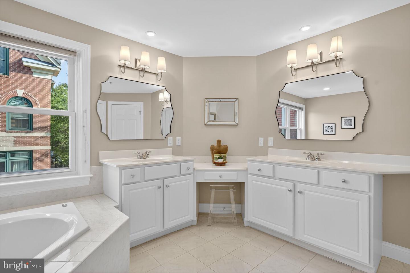 3301 WASHINGTON BLVD, ARLINGTON, Virginia 22201, 4 Bedrooms Bedrooms, ,3 BathroomsBathrooms,Residential,For sale,3301 WASHINGTON BLVD,VAAR2063482 MLS # VAAR2063482