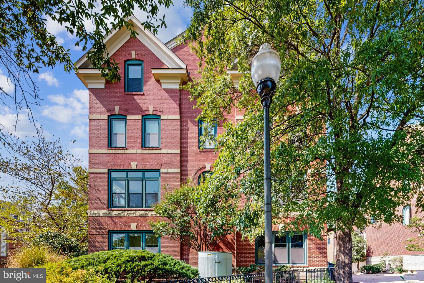 3301 WASHINGTON BLVD, ARLINGTON, Virginia 22201, 4 Bedrooms Bedrooms, ,3 BathroomsBathrooms,Residential,For sale,3301 WASHINGTON BLVD,VAAR2063482 MLS # VAAR2063482