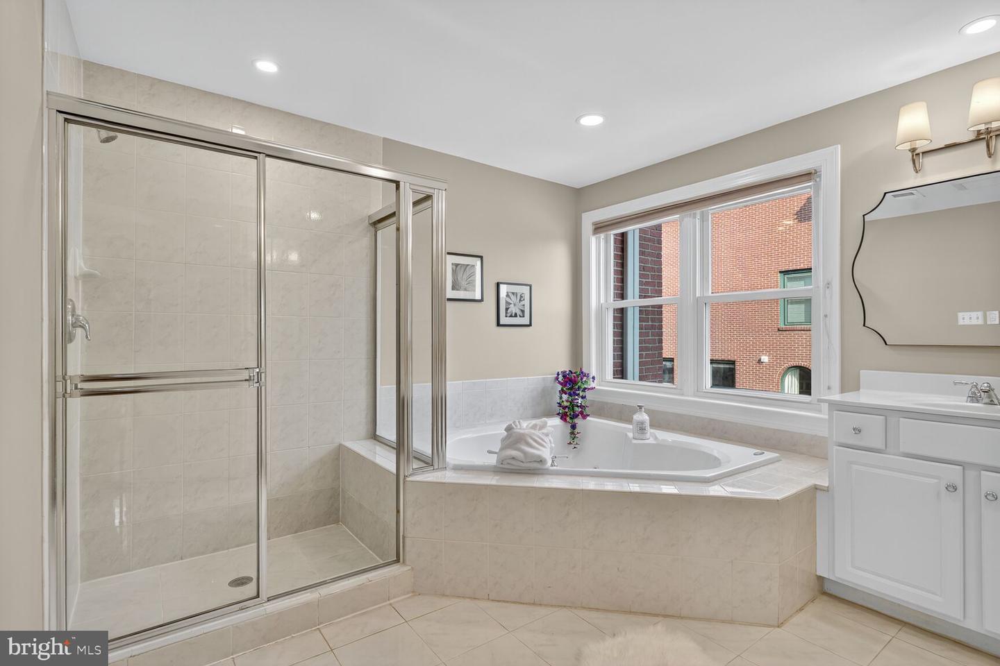 3301 WASHINGTON BLVD, ARLINGTON, Virginia 22201, 4 Bedrooms Bedrooms, ,3 BathroomsBathrooms,Residential,For sale,3301 WASHINGTON BLVD,VAAR2063482 MLS # VAAR2063482