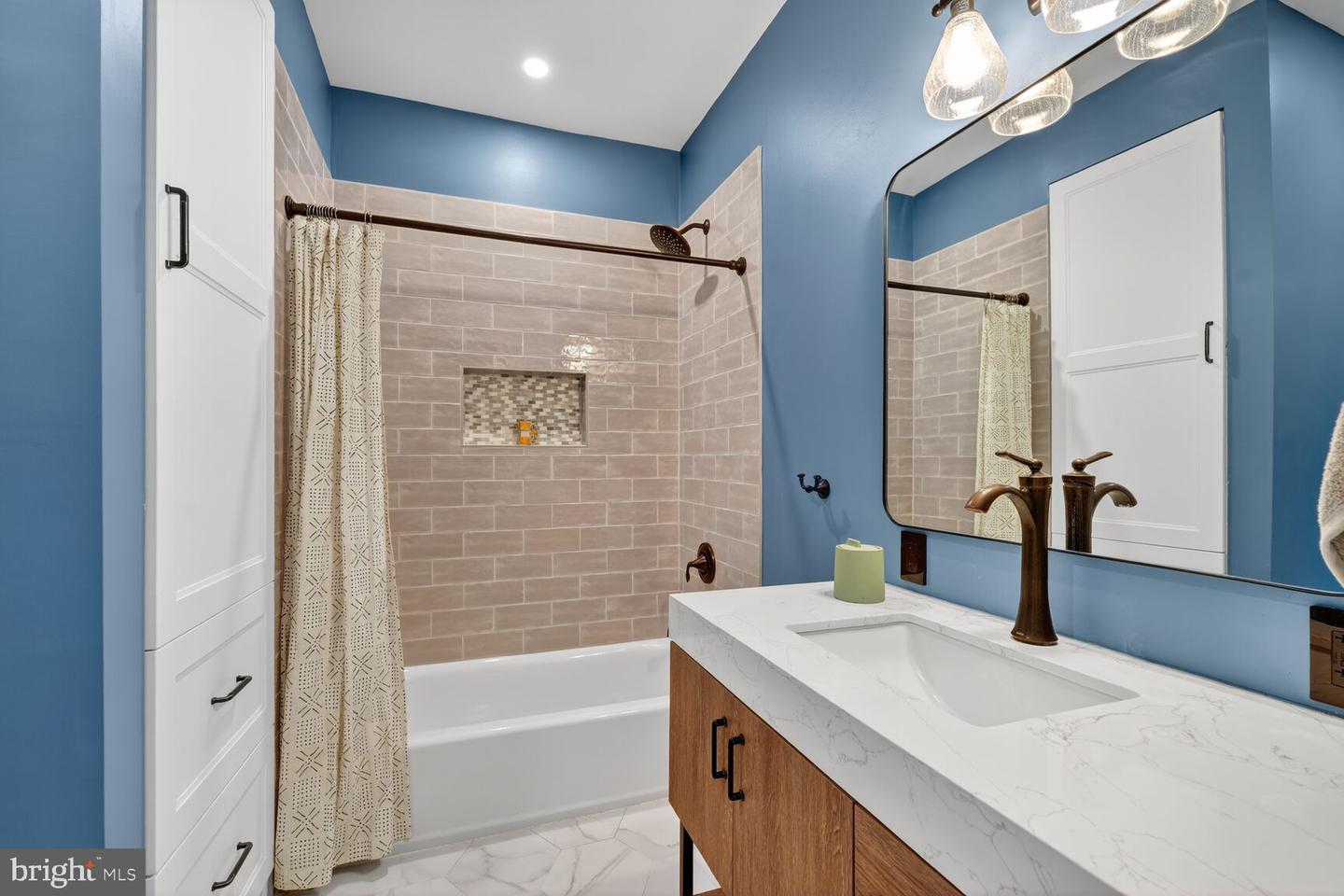 3301 WASHINGTON BLVD, ARLINGTON, Virginia 22201, 4 Bedrooms Bedrooms, ,3 BathroomsBathrooms,Residential,For sale,3301 WASHINGTON BLVD,VAAR2063482 MLS # VAAR2063482