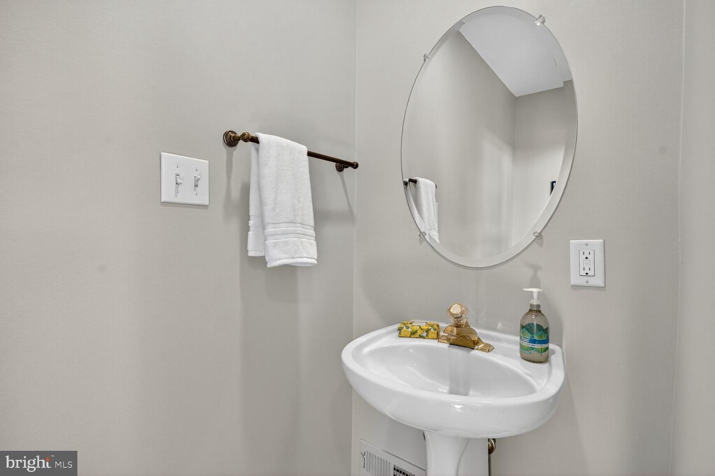 3301 WASHINGTON BLVD, ARLINGTON, Virginia 22201, 4 Bedrooms Bedrooms, ,3 BathroomsBathrooms,Residential,For sale,3301 WASHINGTON BLVD,VAAR2063482 MLS # VAAR2063482