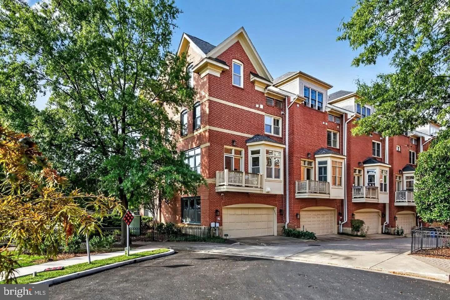3301 WASHINGTON BLVD, ARLINGTON, Virginia 22201, 4 Bedrooms Bedrooms, ,3 BathroomsBathrooms,Residential,For sale,3301 WASHINGTON BLVD,VAAR2063482 MLS # VAAR2063482