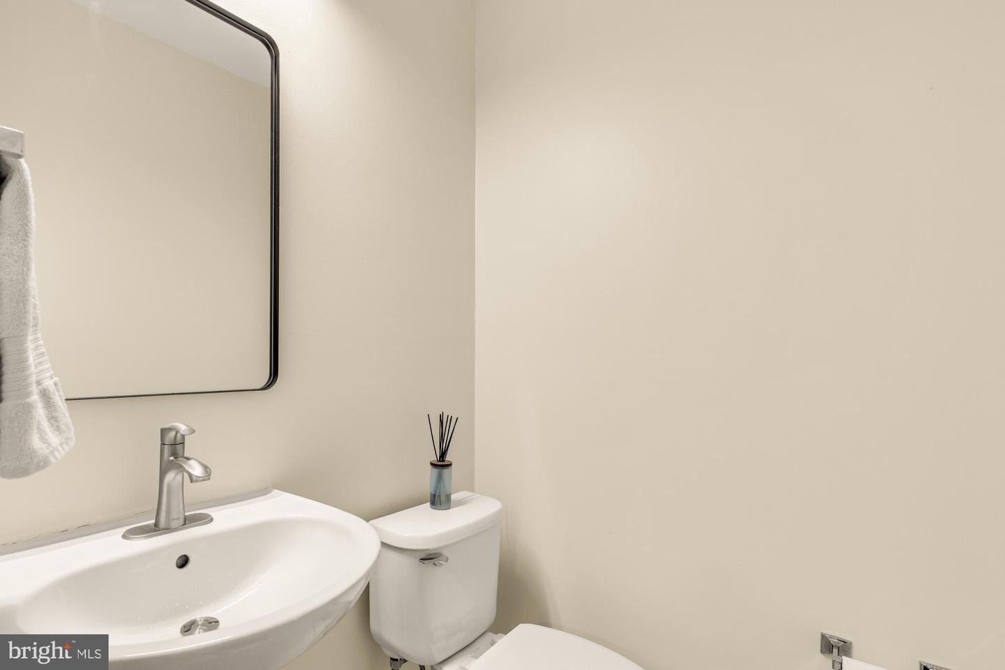 10351 SAGER AVE, FAIRFAX, Virginia 22030, 2 Bedrooms Bedrooms, 9 Rooms Rooms,2 BathroomsBathrooms,Residential,For sale,10351 SAGER AVE,VAFC2006964 MLS # VAFC2006964