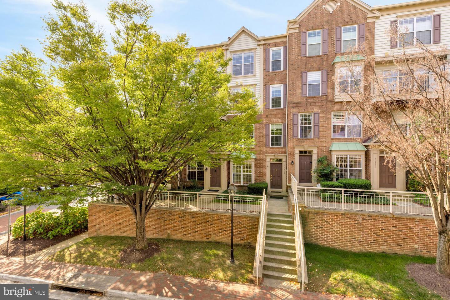 10351 SAGER AVE, FAIRFAX, Virginia 22030, 2 Bedrooms Bedrooms, 9 Rooms Rooms,2 BathroomsBathrooms,Residential,For sale,10351 SAGER AVE,VAFC2006964 MLS # VAFC2006964