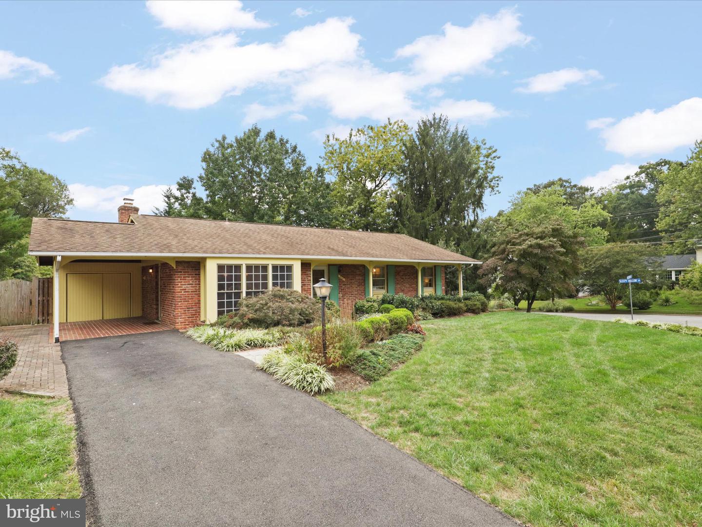 4106 BREEZEWOOD LN, ANNANDALE, Virginia 22003, 3 Bedrooms Bedrooms, ,3 BathroomsBathrooms,Residential,For sale,4106 BREEZEWOOD LN,VAFX2267280 MLS # VAFX2267280
