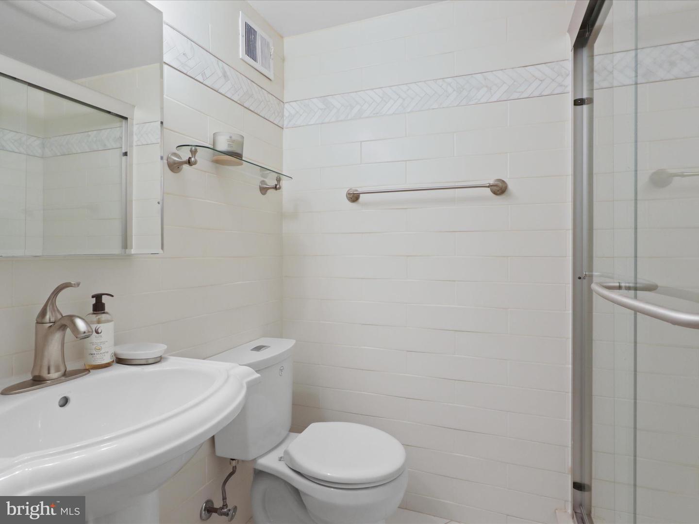 4106 BREEZEWOOD LN, ANNANDALE, Virginia 22003, 3 Bedrooms Bedrooms, ,3 BathroomsBathrooms,Residential,For sale,4106 BREEZEWOOD LN,VAFX2267280 MLS # VAFX2267280