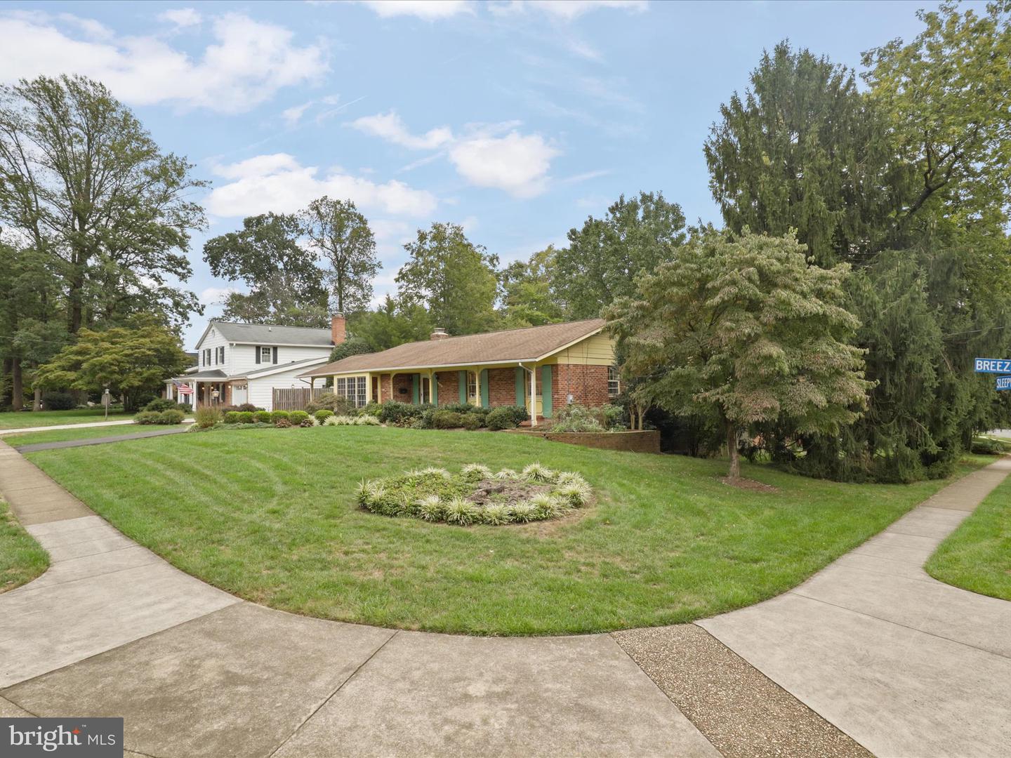 4106 BREEZEWOOD LN, ANNANDALE, Virginia 22003, 3 Bedrooms Bedrooms, ,3 BathroomsBathrooms,Residential,For sale,4106 BREEZEWOOD LN,VAFX2267280 MLS # VAFX2267280
