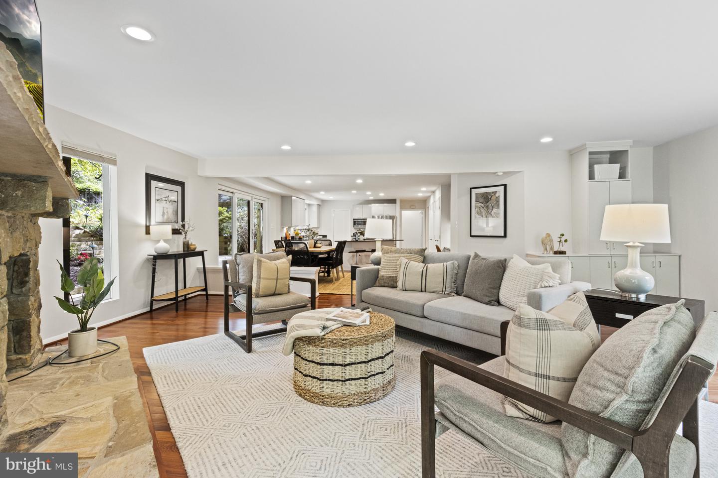 7107 ROXANN RD, ALEXANDRIA, Virginia 22315, 4 Bedrooms Bedrooms, ,4 BathroomsBathrooms,Residential,For sale,7107 ROXANN RD,VAFX2267336 MLS # VAFX2267336