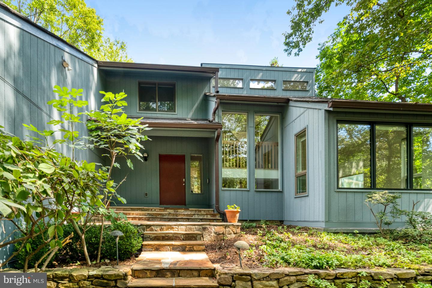 7107 ROXANN RD, ALEXANDRIA, Virginia 22315, 4 Bedrooms Bedrooms, ,4 BathroomsBathrooms,Residential,For sale,7107 ROXANN RD,VAFX2267336 MLS # VAFX2267336