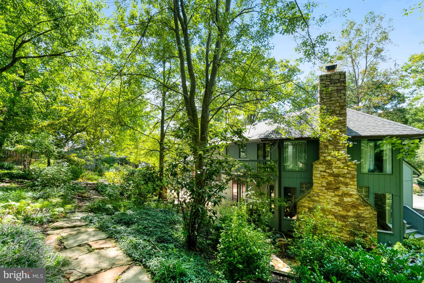 7107 ROXANN RD, ALEXANDRIA, Virginia 22315, 4 Bedrooms Bedrooms, ,4 BathroomsBathrooms,Residential,For sale,7107 ROXANN RD,VAFX2267336 MLS # VAFX2267336