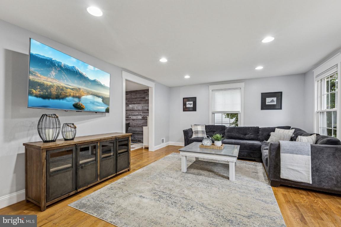 4603 HOLBORN AVE, ANNANDALE, Virginia 22003, 5 Bedrooms Bedrooms, ,2 BathroomsBathrooms,Residential,For sale,4603 HOLBORN AVE,VAFX2267460 MLS # VAFX2267460