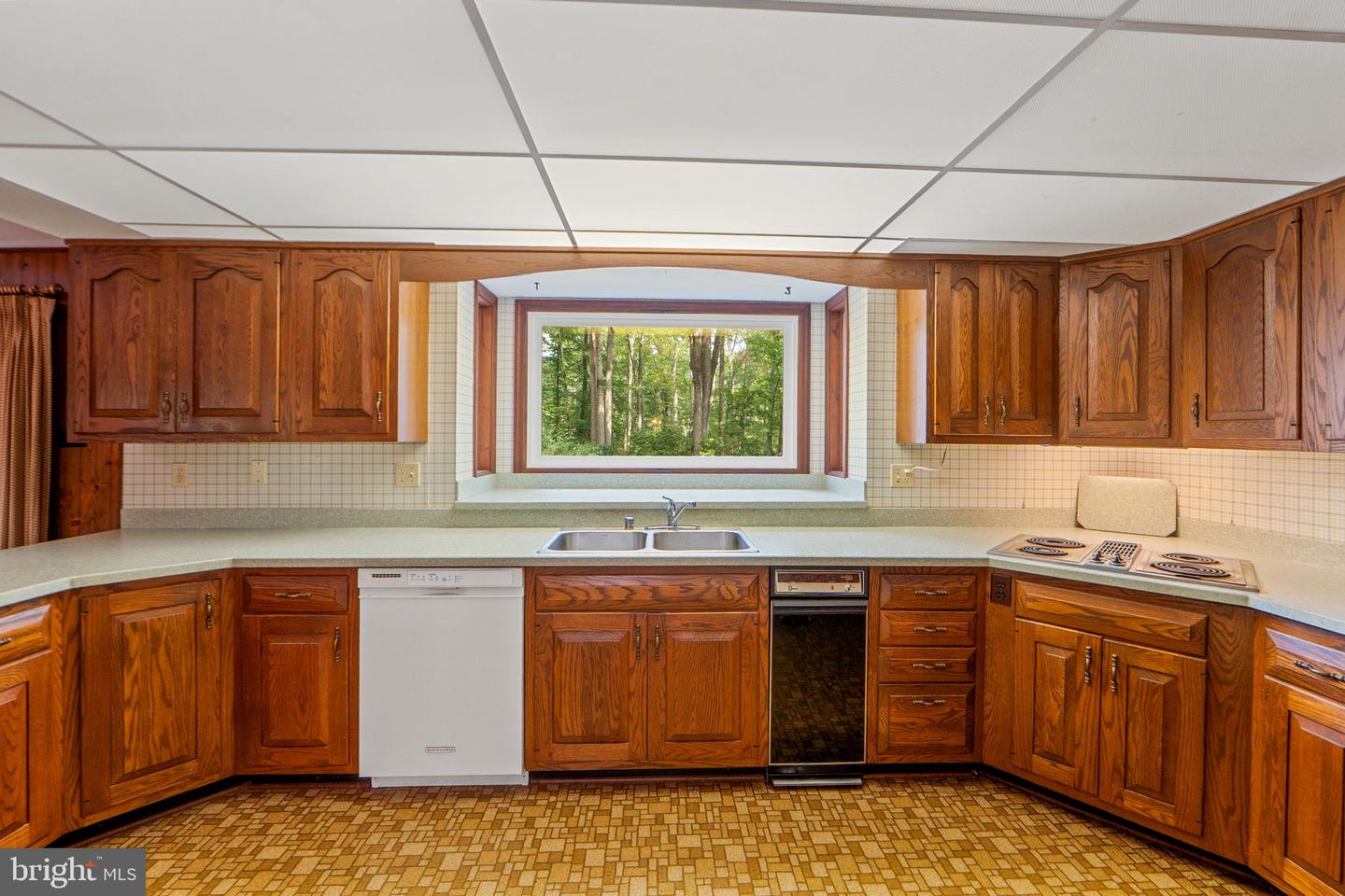 6131 MOONPATTERNS TRL, FAIRFAX STATION, Virginia 22039, 3 Bedrooms Bedrooms, ,3 BathroomsBathrooms,Residential,For sale,6131 MOONPATTERNS TRL,VAFX2267670 MLS # VAFX2267670