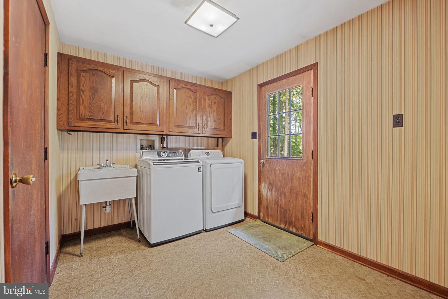 6131 MOONPATTERNS TRL, FAIRFAX STATION, Virginia 22039, 3 Bedrooms Bedrooms, ,3 BathroomsBathrooms,Residential,For sale,6131 MOONPATTERNS TRL,VAFX2267670 MLS # VAFX2267670