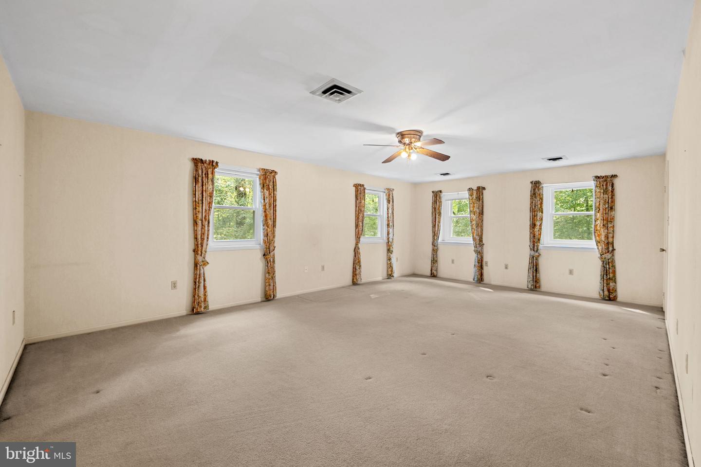 6131 MOONPATTERNS TRL, FAIRFAX STATION, Virginia 22039, 3 Bedrooms Bedrooms, ,3 BathroomsBathrooms,Residential,For sale,6131 MOONPATTERNS TRL,VAFX2267670 MLS # VAFX2267670