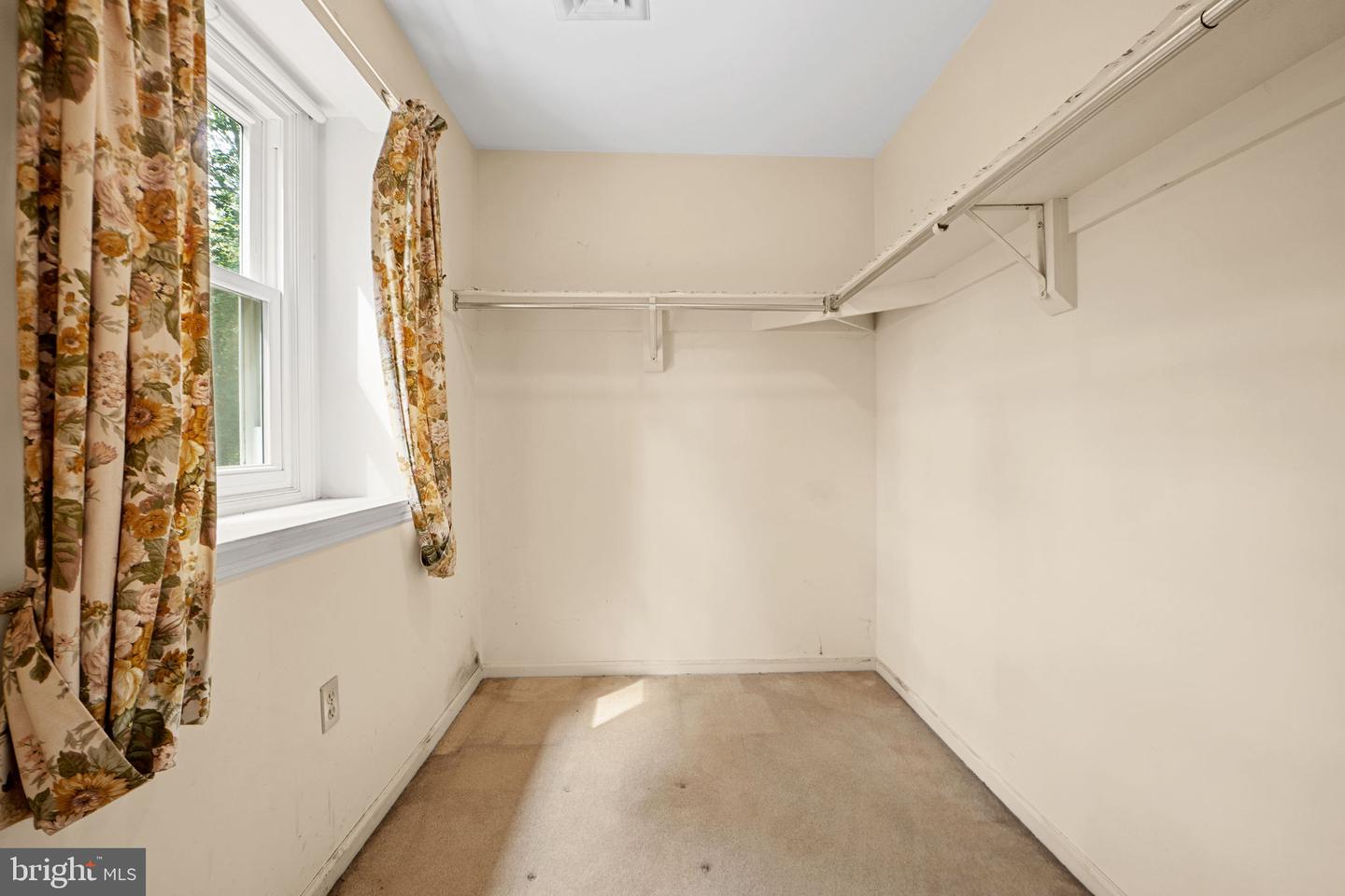 6131 MOONPATTERNS TRL, FAIRFAX STATION, Virginia 22039, 3 Bedrooms Bedrooms, ,3 BathroomsBathrooms,Residential,For sale,6131 MOONPATTERNS TRL,VAFX2267670 MLS # VAFX2267670