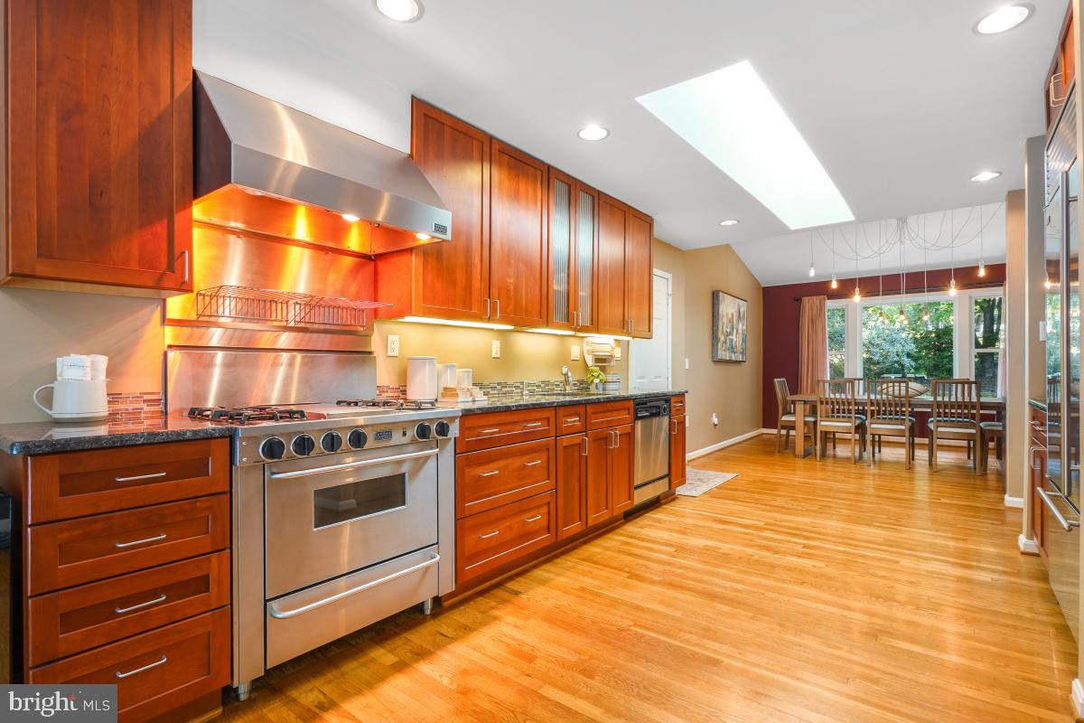 10411 ADEL RD, OAKTON, Virginia 22124, 3 Bedrooms Bedrooms, 13 Rooms Rooms,3 BathroomsBathrooms,Residential,For sale,10411 ADEL RD,VAFX2267812 MLS # VAFX2267812