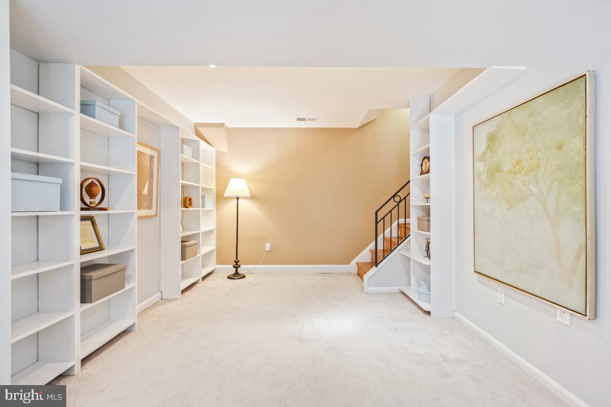 10411 ADEL RD, OAKTON, Virginia 22124, 3 Bedrooms Bedrooms, 13 Rooms Rooms,3 BathroomsBathrooms,Residential,For sale,10411 ADEL RD,VAFX2267812 MLS # VAFX2267812