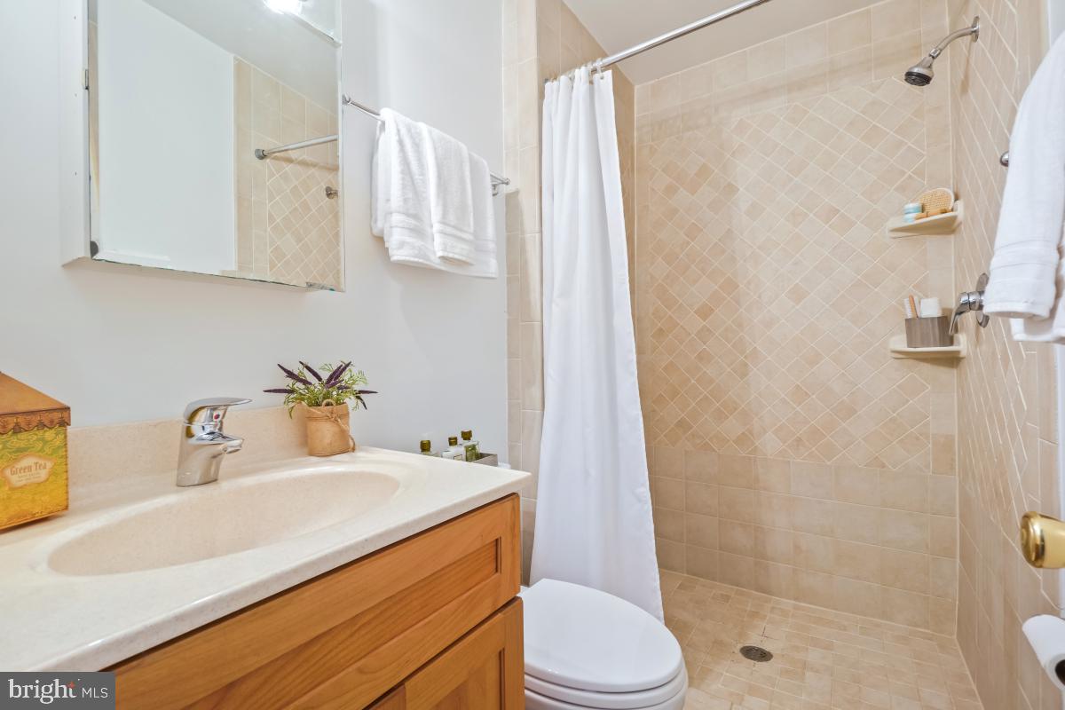 10411 ADEL RD, OAKTON, Virginia 22124, 3 Bedrooms Bedrooms, 13 Rooms Rooms,3 BathroomsBathrooms,Residential,For sale,10411 ADEL RD,VAFX2267812 MLS # VAFX2267812