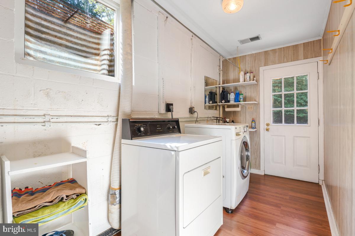 10411 ADEL RD, OAKTON, Virginia 22124, 3 Bedrooms Bedrooms, 13 Rooms Rooms,3 BathroomsBathrooms,Residential,For sale,10411 ADEL RD,VAFX2267812 MLS # VAFX2267812