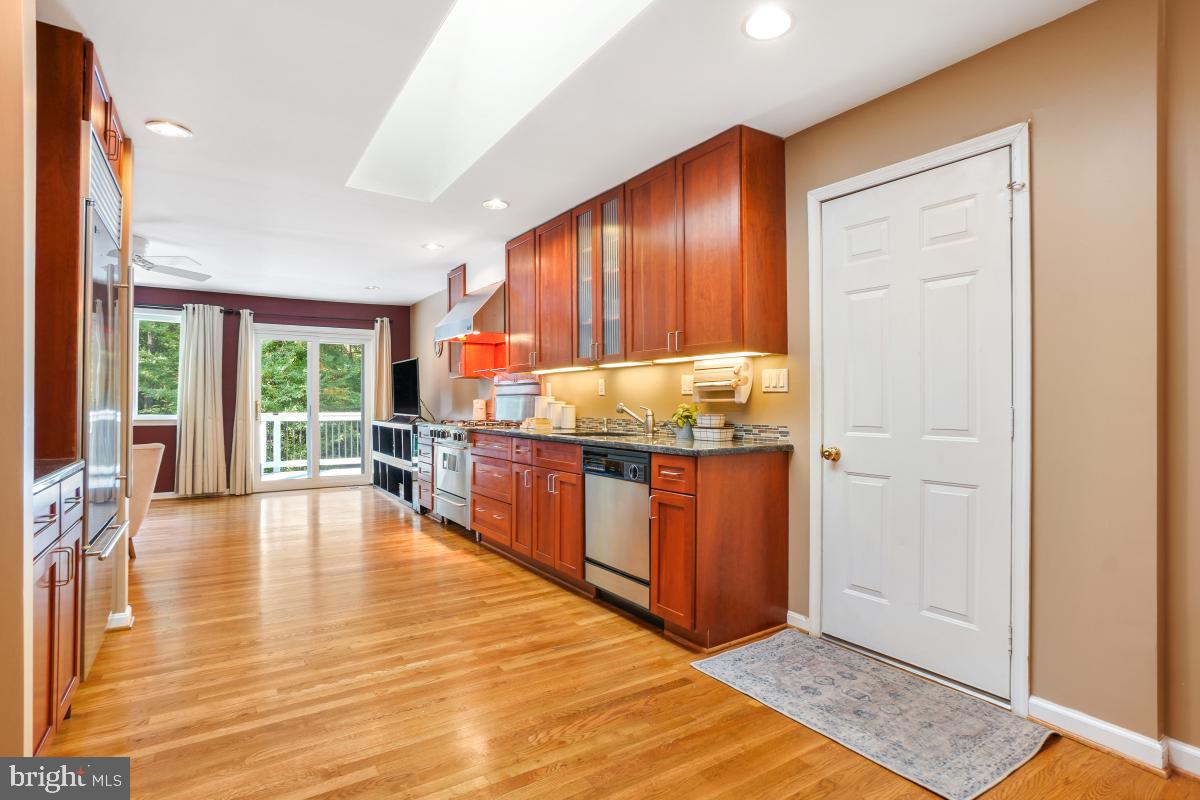 10411 ADEL RD, OAKTON, Virginia 22124, 3 Bedrooms Bedrooms, 13 Rooms Rooms,3 BathroomsBathrooms,Residential,For sale,10411 ADEL RD,VAFX2267812 MLS # VAFX2267812