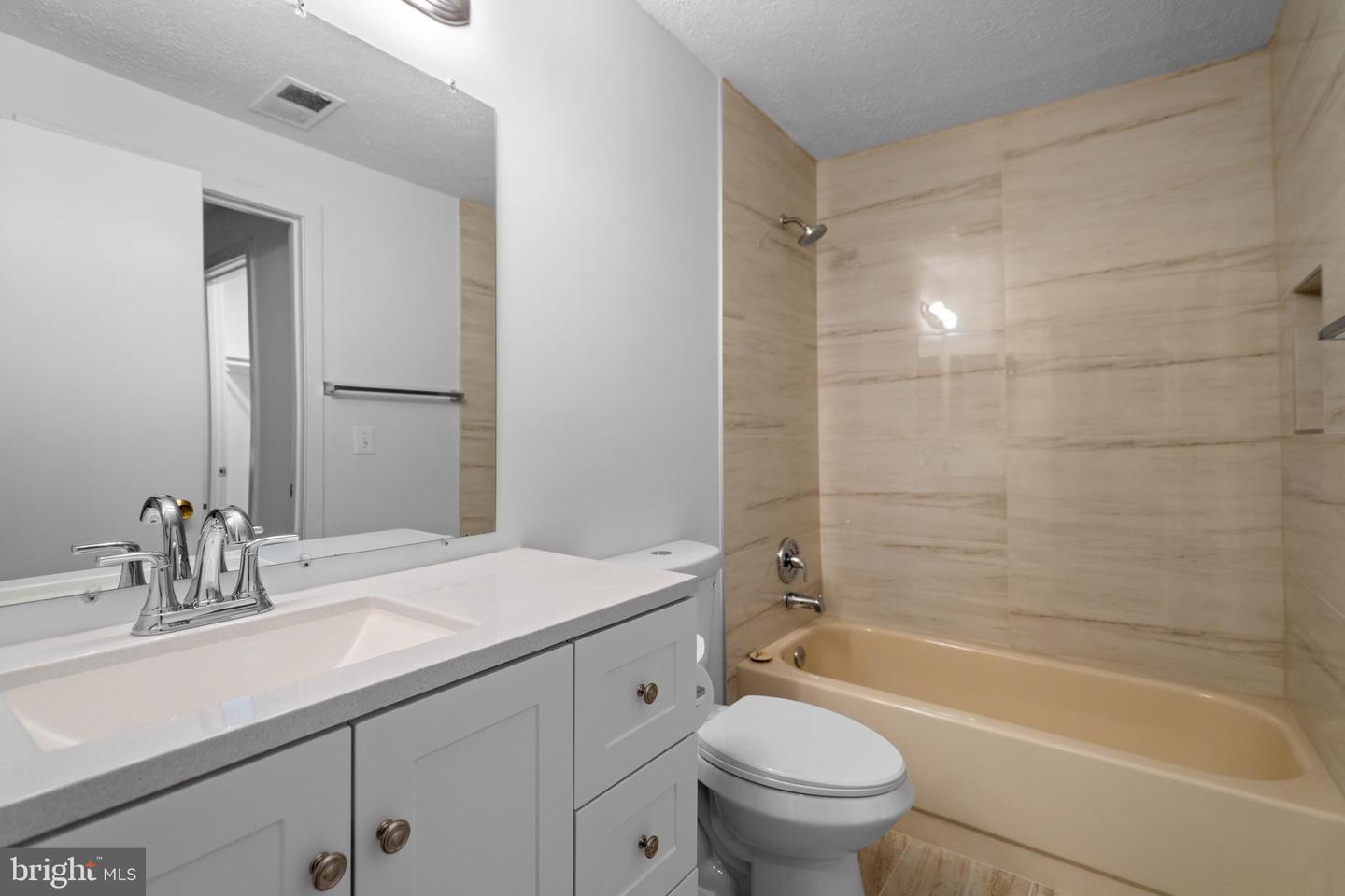 11733-C SUMMERCHASE CIR #1733C, RESTON, Virginia 20194, 2 Bedrooms Bedrooms, ,2 BathroomsBathrooms,Residential,For sale,11733-C SUMMERCHASE CIR #1733C,VAFX2267844 MLS # VAFX2267844