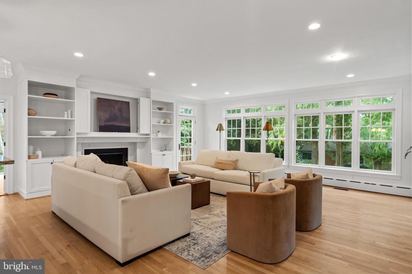 3722 N WOODROW ST, ARLINGTON, Virginia 22207, 6 Bedrooms Bedrooms, ,5 BathroomsBathrooms,Residential,For sale,3722 N WOODROW ST,VAAR2063822 MLS # VAAR2063822