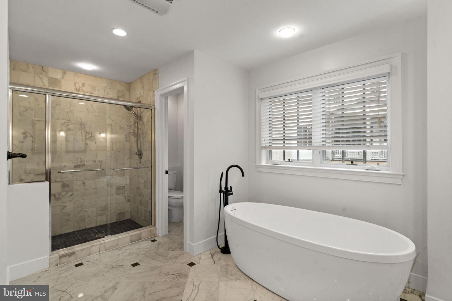 3722 N WOODROW ST, ARLINGTON, Virginia 22207, 6 Bedrooms Bedrooms, ,5 BathroomsBathrooms,Residential,For sale,3722 N WOODROW ST,VAAR2063822 MLS # VAAR2063822