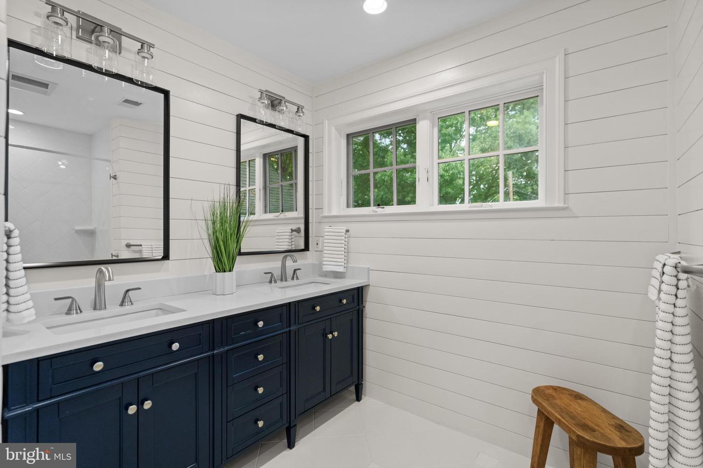 3722 N WOODROW ST, ARLINGTON, Virginia 22207, 6 Bedrooms Bedrooms, ,5 BathroomsBathrooms,Residential,For sale,3722 N WOODROW ST,VAAR2063822 MLS # VAAR2063822