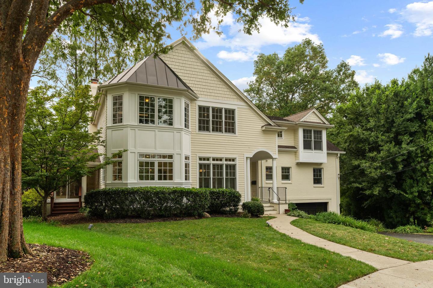 3722 N WOODROW ST, ARLINGTON, Virginia 22207, 6 Bedrooms Bedrooms, ,5 BathroomsBathrooms,Residential,For sale,3722 N WOODROW ST,VAAR2063822 MLS # VAAR2063822