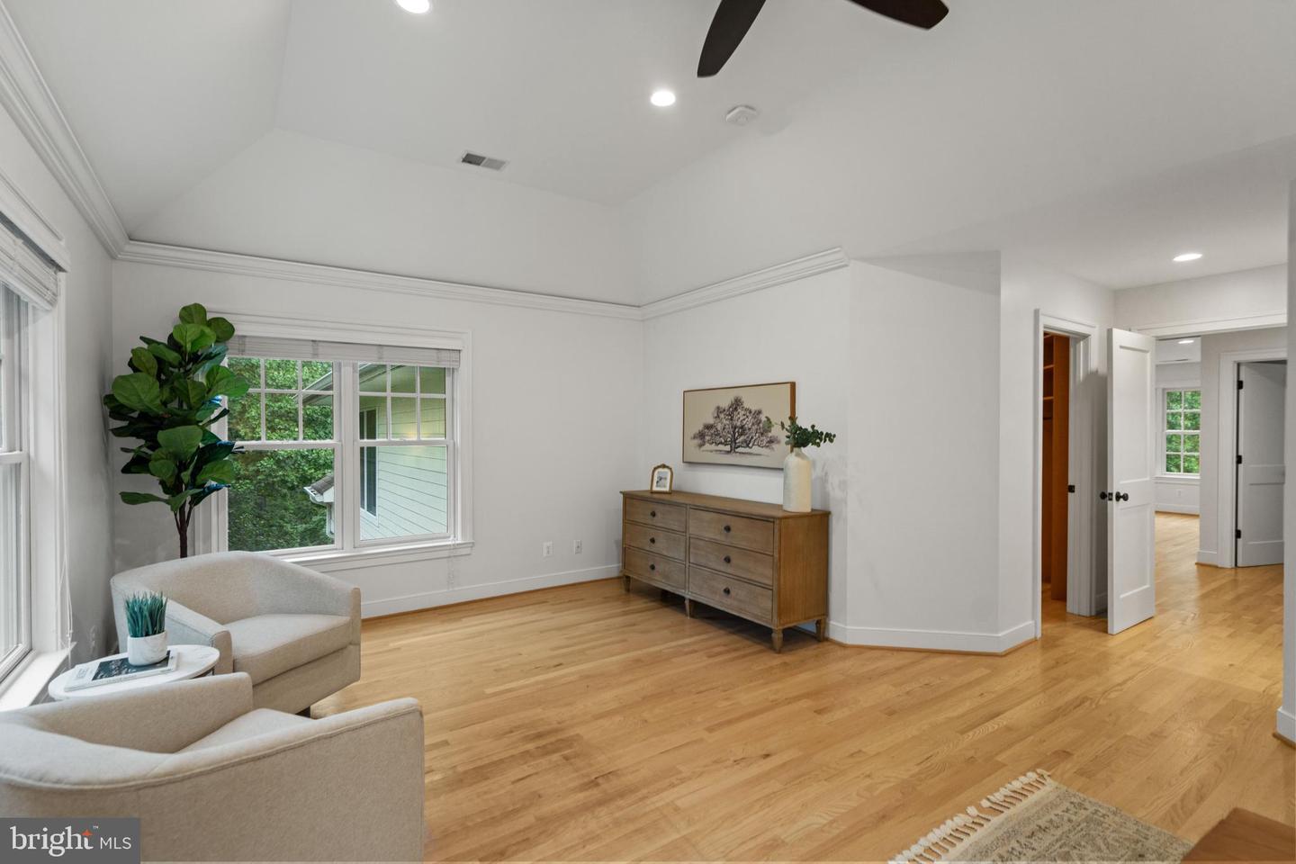 3722 N WOODROW ST, ARLINGTON, Virginia 22207, 6 Bedrooms Bedrooms, ,5 BathroomsBathrooms,Residential,For sale,3722 N WOODROW ST,VAAR2063822 MLS # VAAR2063822