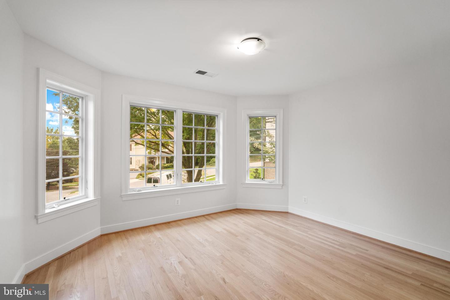 3722 N WOODROW ST, ARLINGTON, Virginia 22207, 6 Bedrooms Bedrooms, ,5 BathroomsBathrooms,Residential,For sale,3722 N WOODROW ST,VAAR2063822 MLS # VAAR2063822