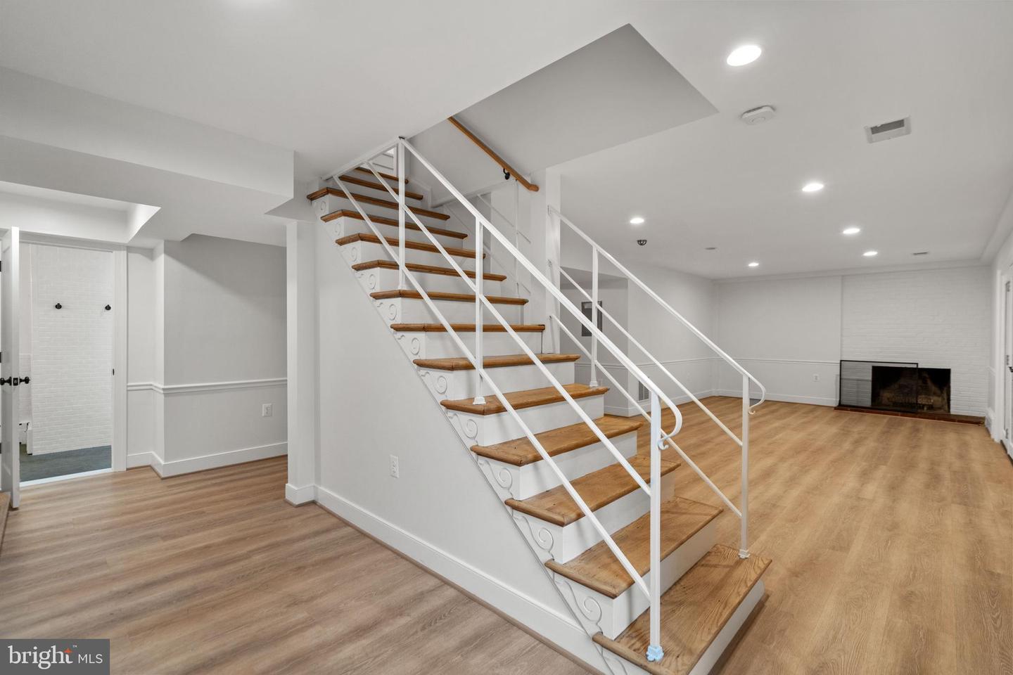 3722 N WOODROW ST, ARLINGTON, Virginia 22207, 6 Bedrooms Bedrooms, ,5 BathroomsBathrooms,Residential,For sale,3722 N WOODROW ST,VAAR2063822 MLS # VAAR2063822